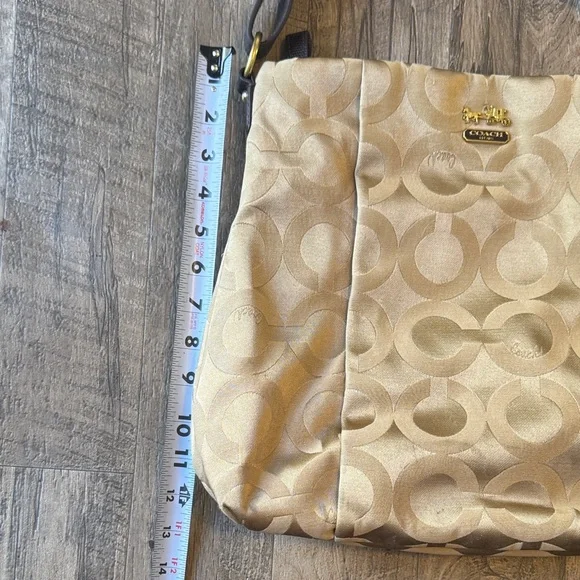 Coach - Beige and Brown Shoulder Bag with Gold Accents - Picture 11 of 12